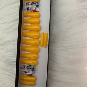 Yellow butterfly press on nails